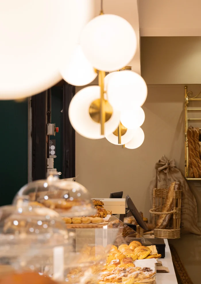 Rénovation de boulangerie à Massy avec aménagement moderne et fonctionnel, transformation de l’espace pour offrir une atmosphère chaleureuse et professionnelle.